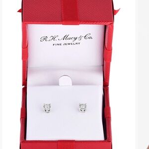 TruMiracle
Signature Diamond Stud Earrings